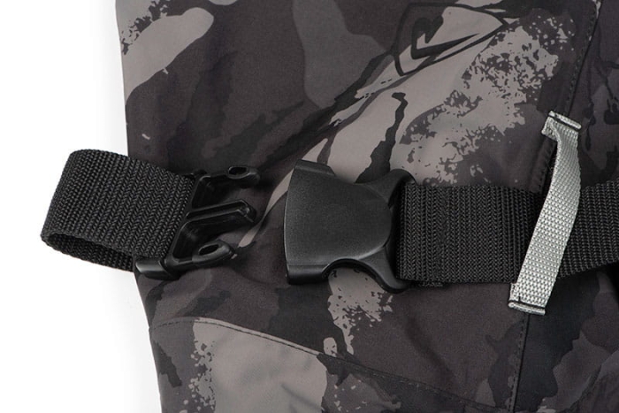 /environment/cache/images/productGfx_69482_700_700/nfw001_006_rage_lightweight_camo_waders_belt_buckle_detail_1.jpg